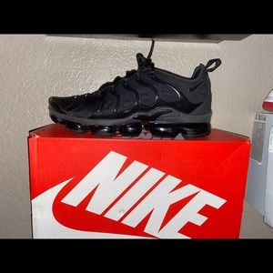 Vapormax Plus Black Out